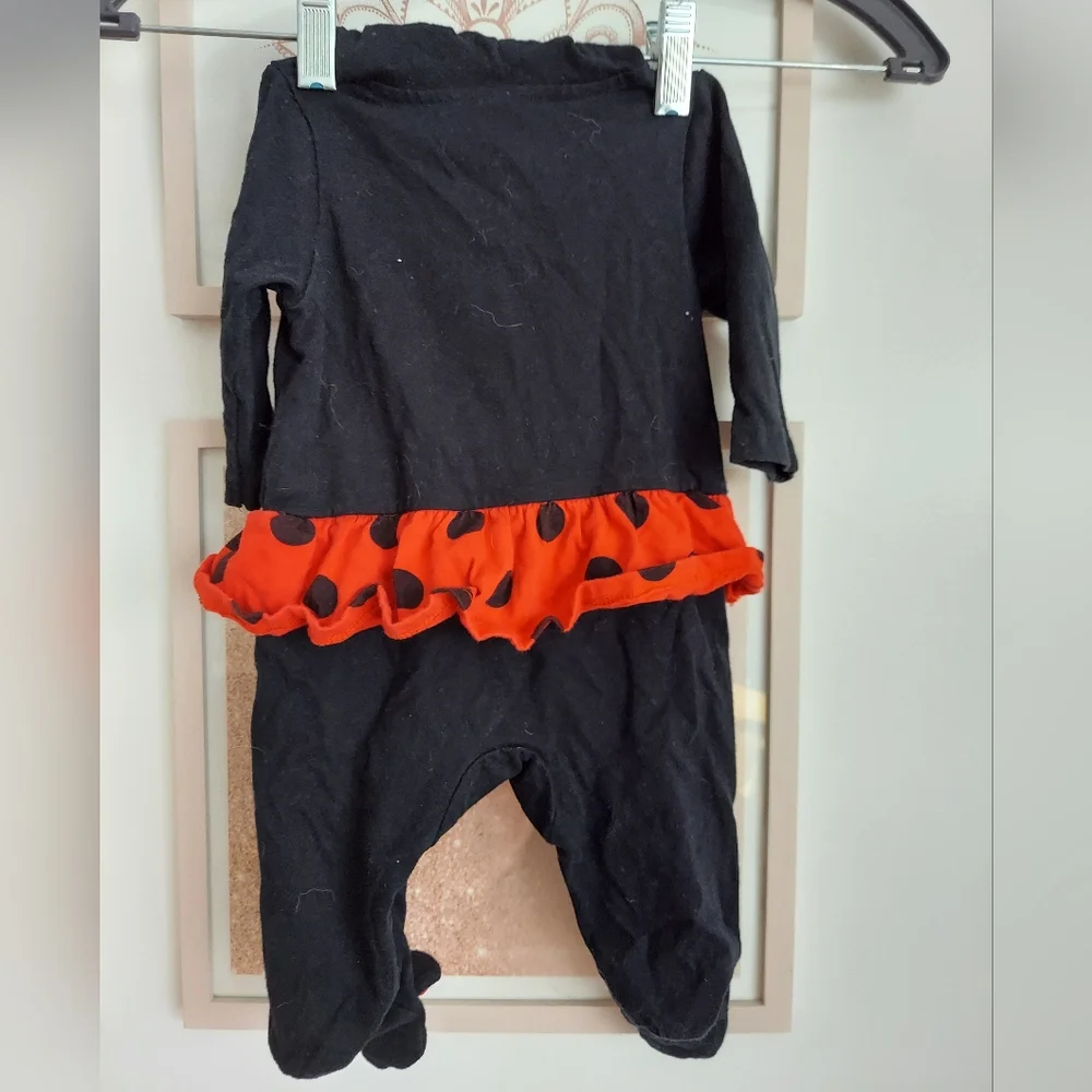 ⭐️5/$30-Minnie Mouse hooded outfit, 0-3 months, hood has ears and bow